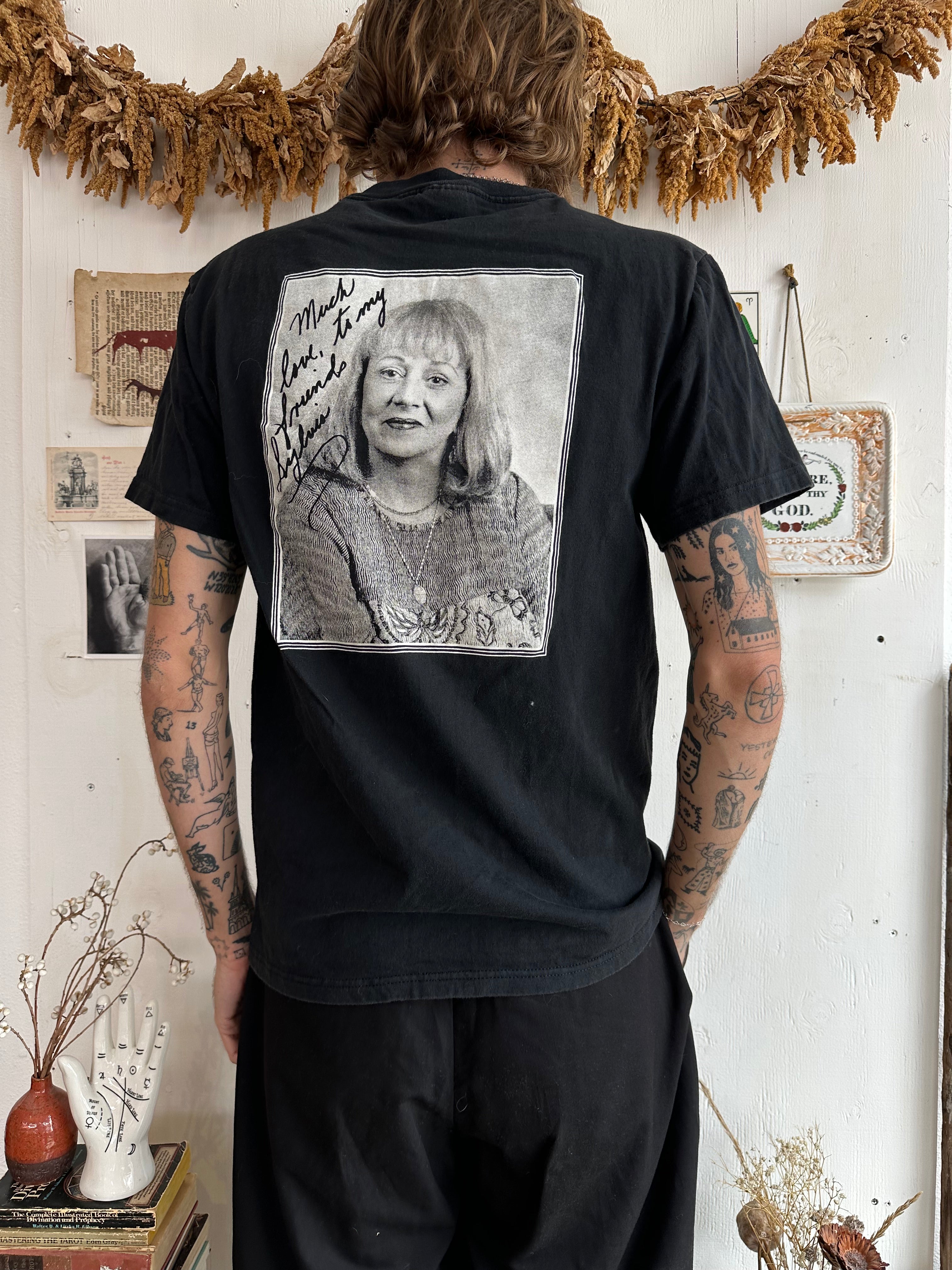 1999 Sylvia Psychic/Medium Portrait T-Shirt (M)