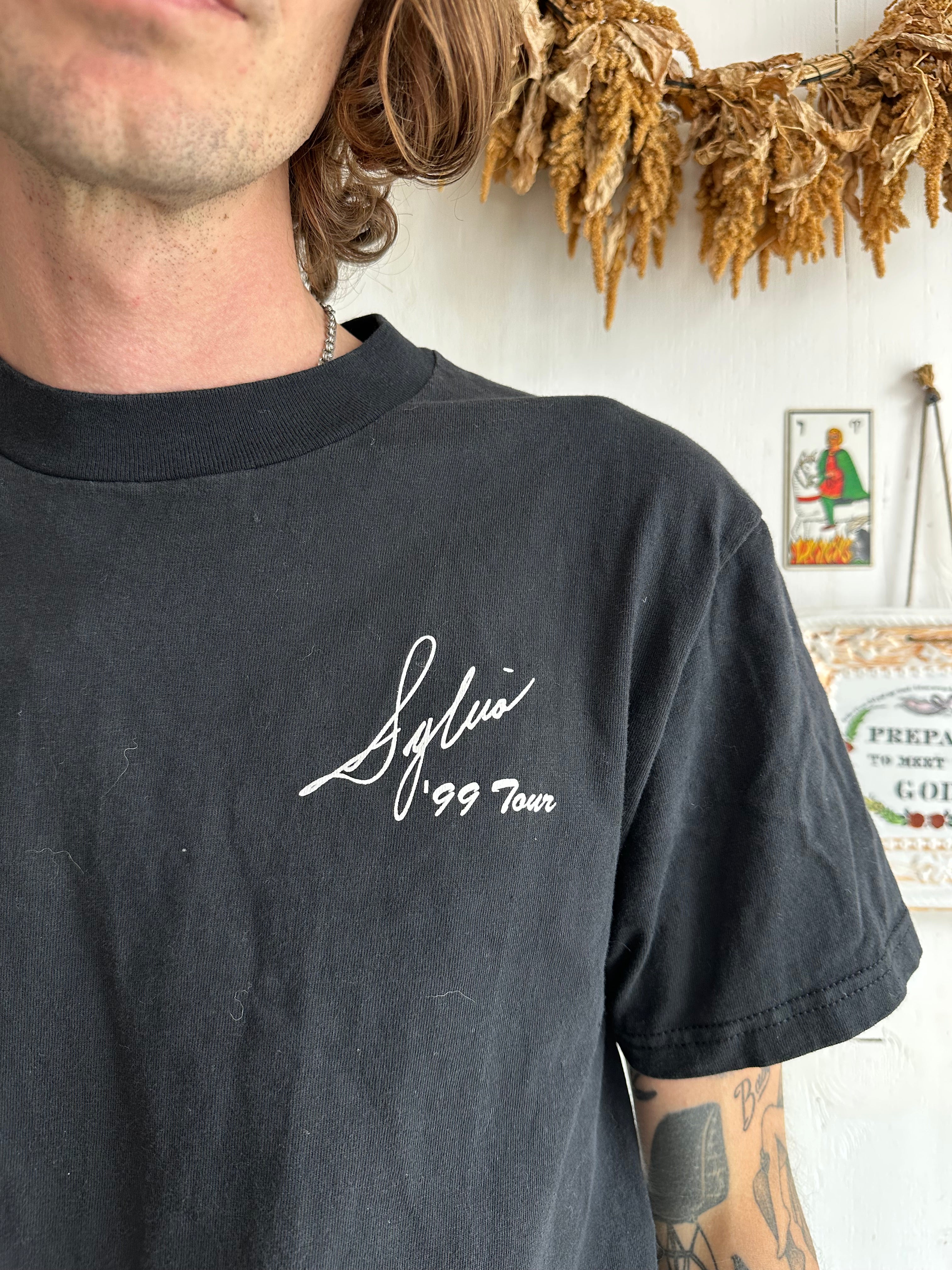 1999 Sylvia Psychic/Medium Portrait T-Shirt (M)