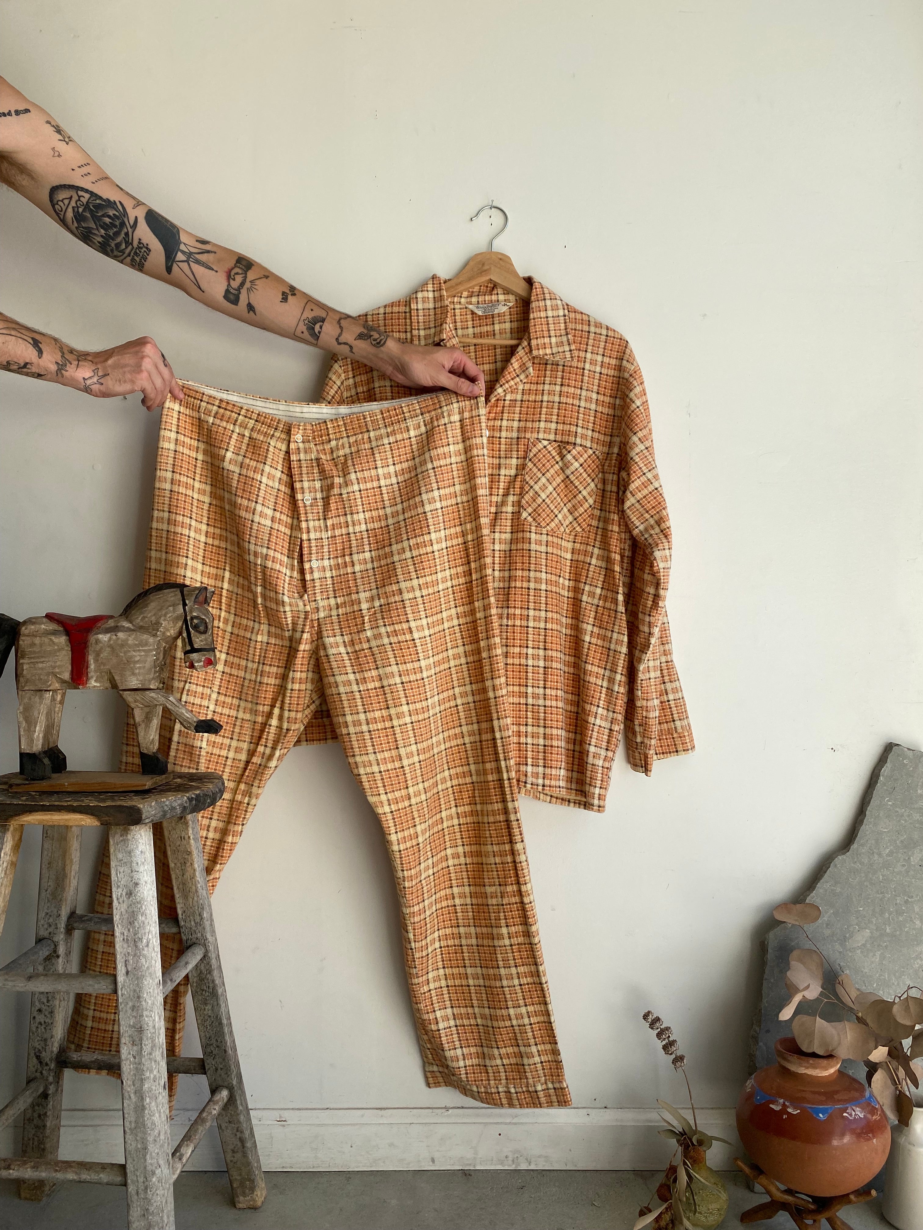 1970s Plaid Pajama Set (Size L - 34x28)