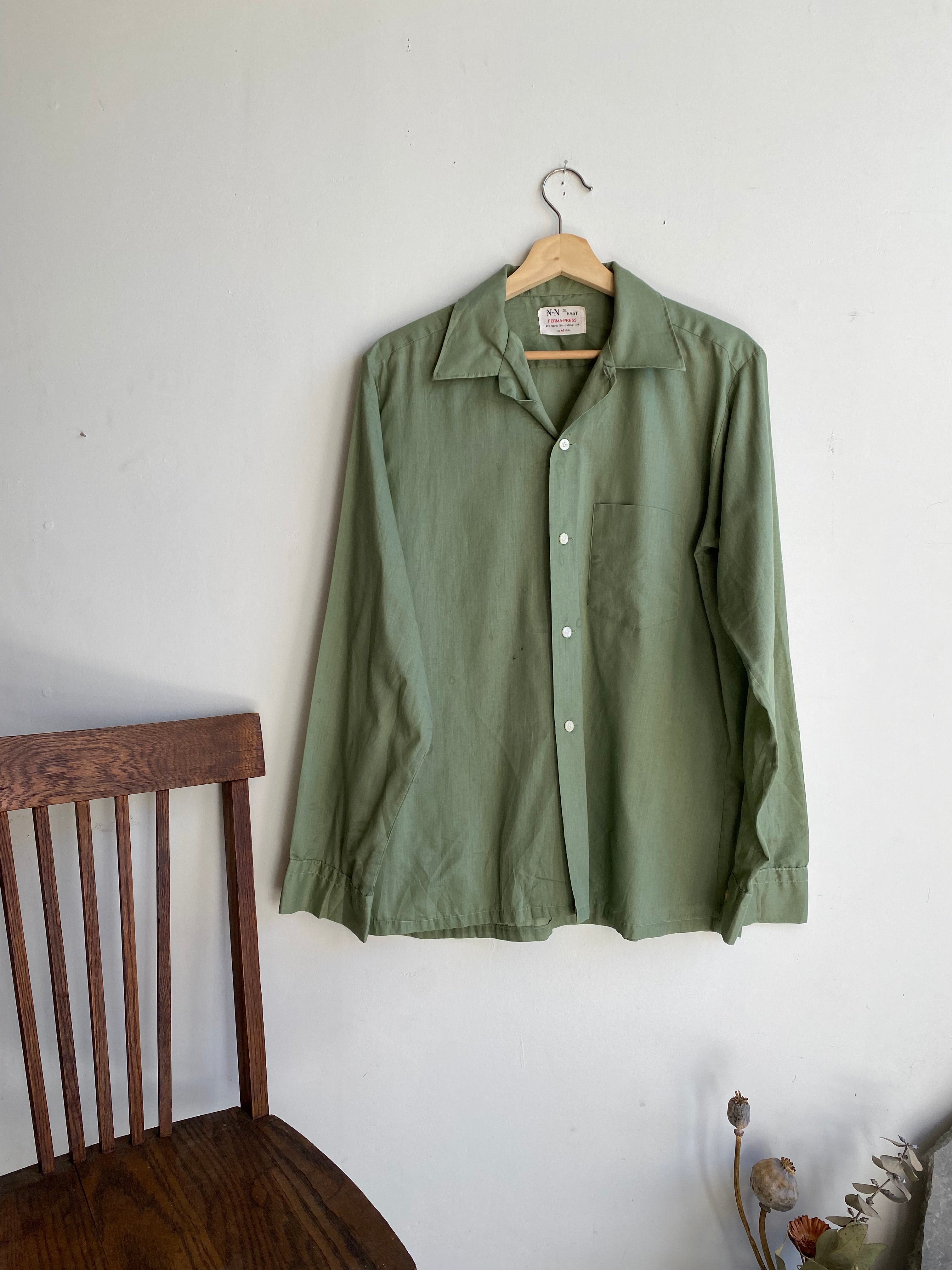 1970s Sage Green Button Up (M/L)