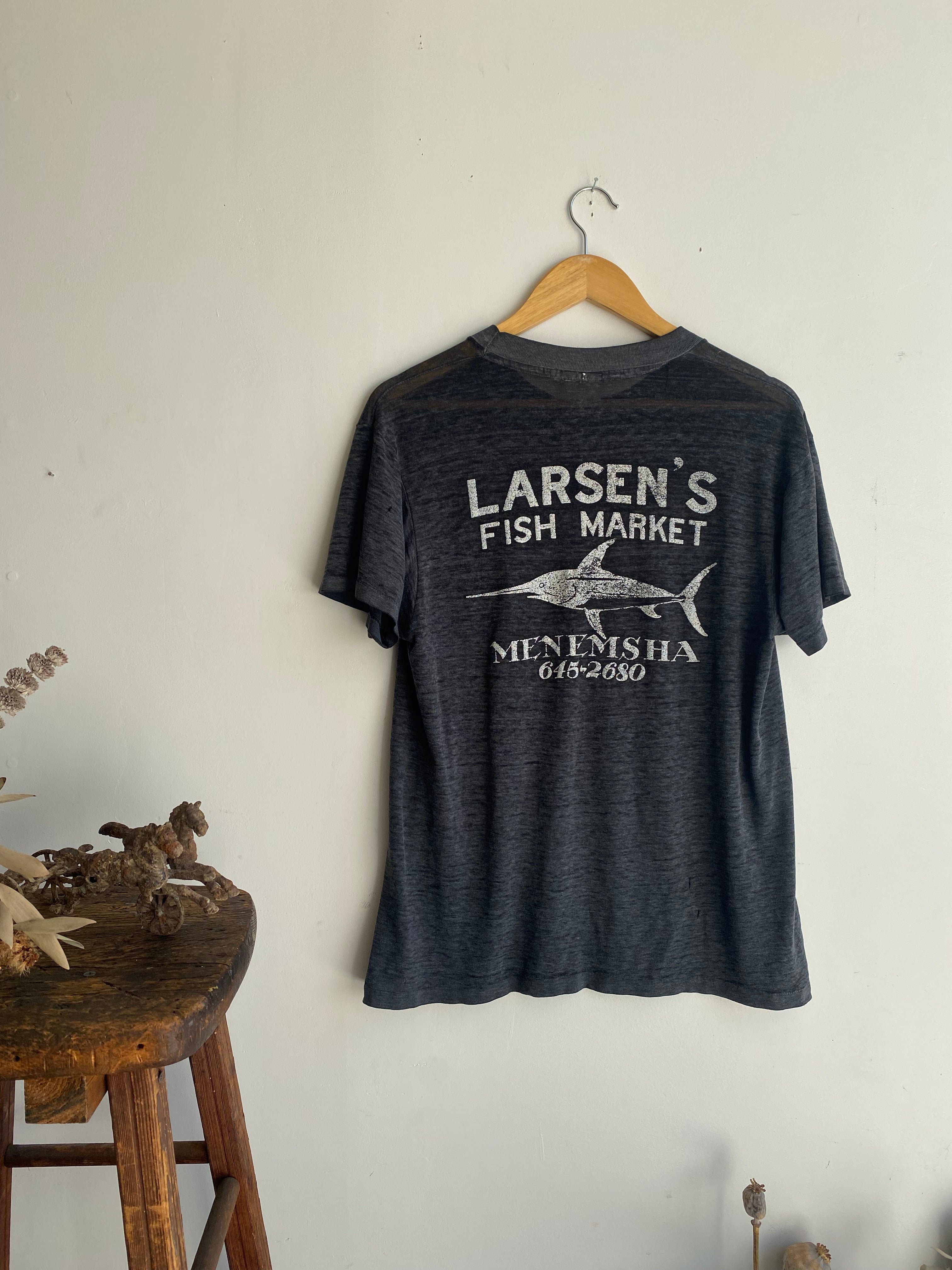 1980s Paper Thin Larsen's Market Tee (M)