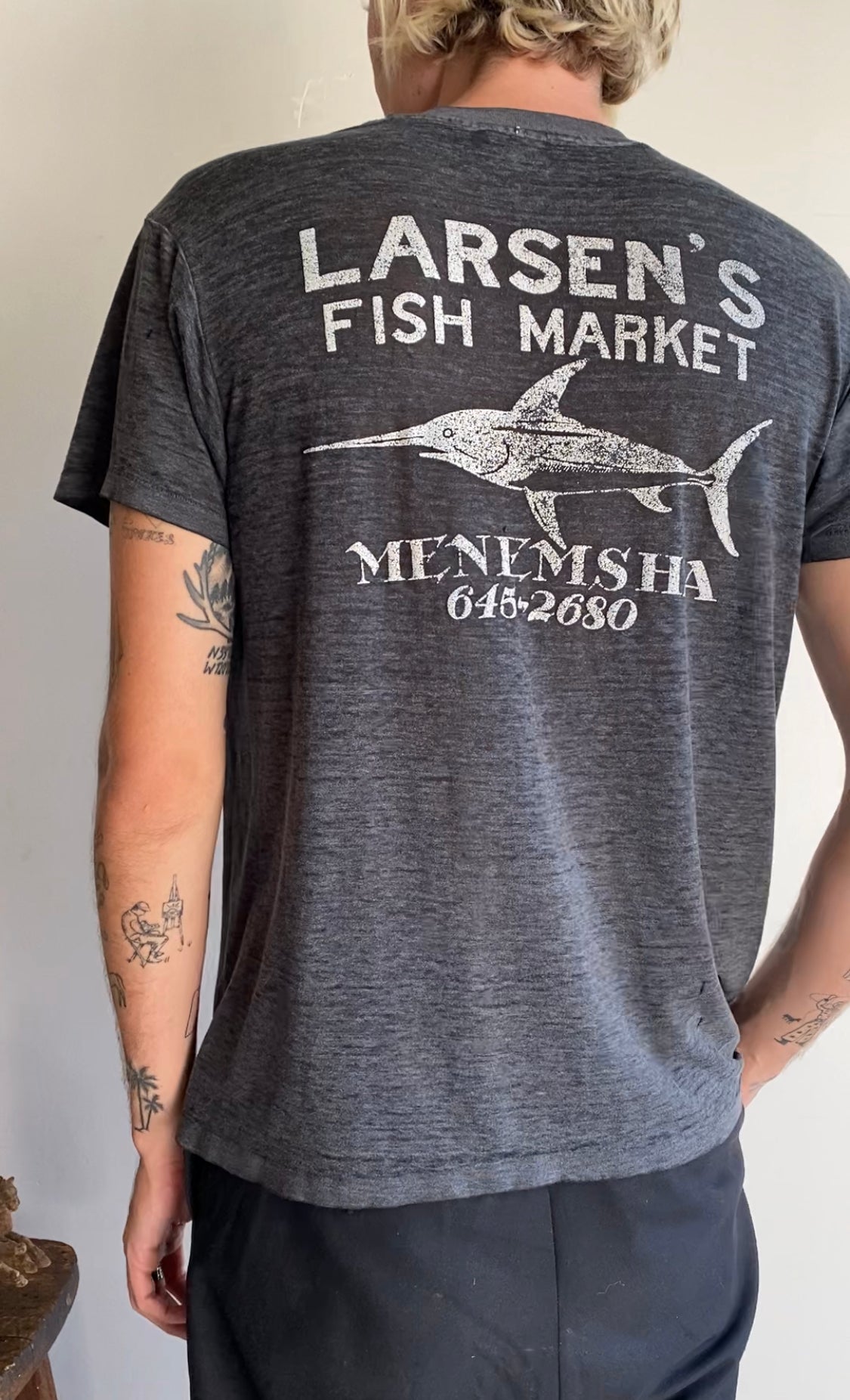 1980s Paper Thin Larsen's Market Tee (M)